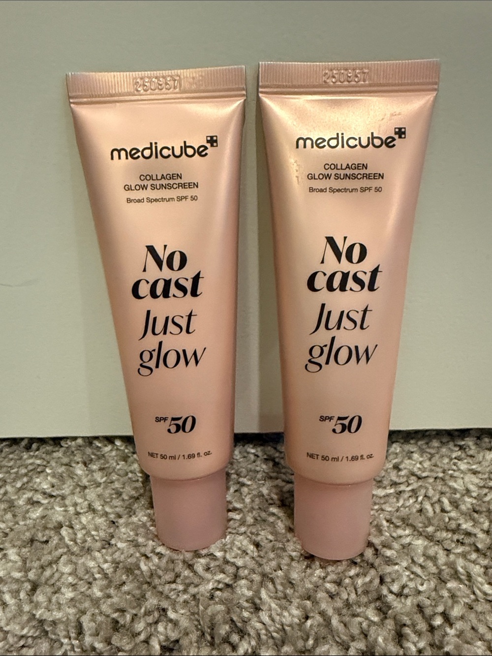 Bundle Medicube No Cast Just Glow Collagen Glow Sunscreen SPF 50 - Pink